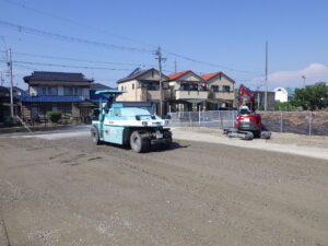 駐車場の造成、砕石敷き