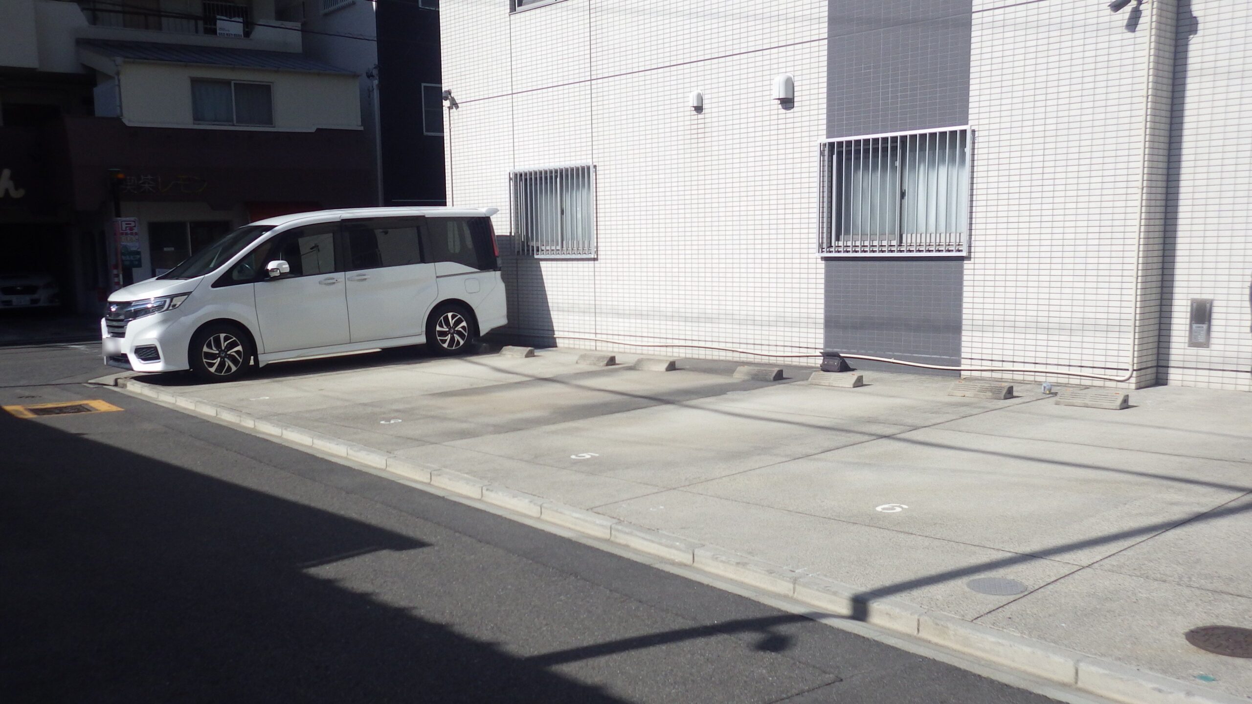 施工前の集合住宅の駐車場の様子