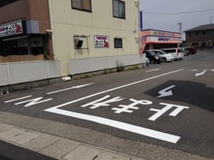 店舗駐車場のライン工事