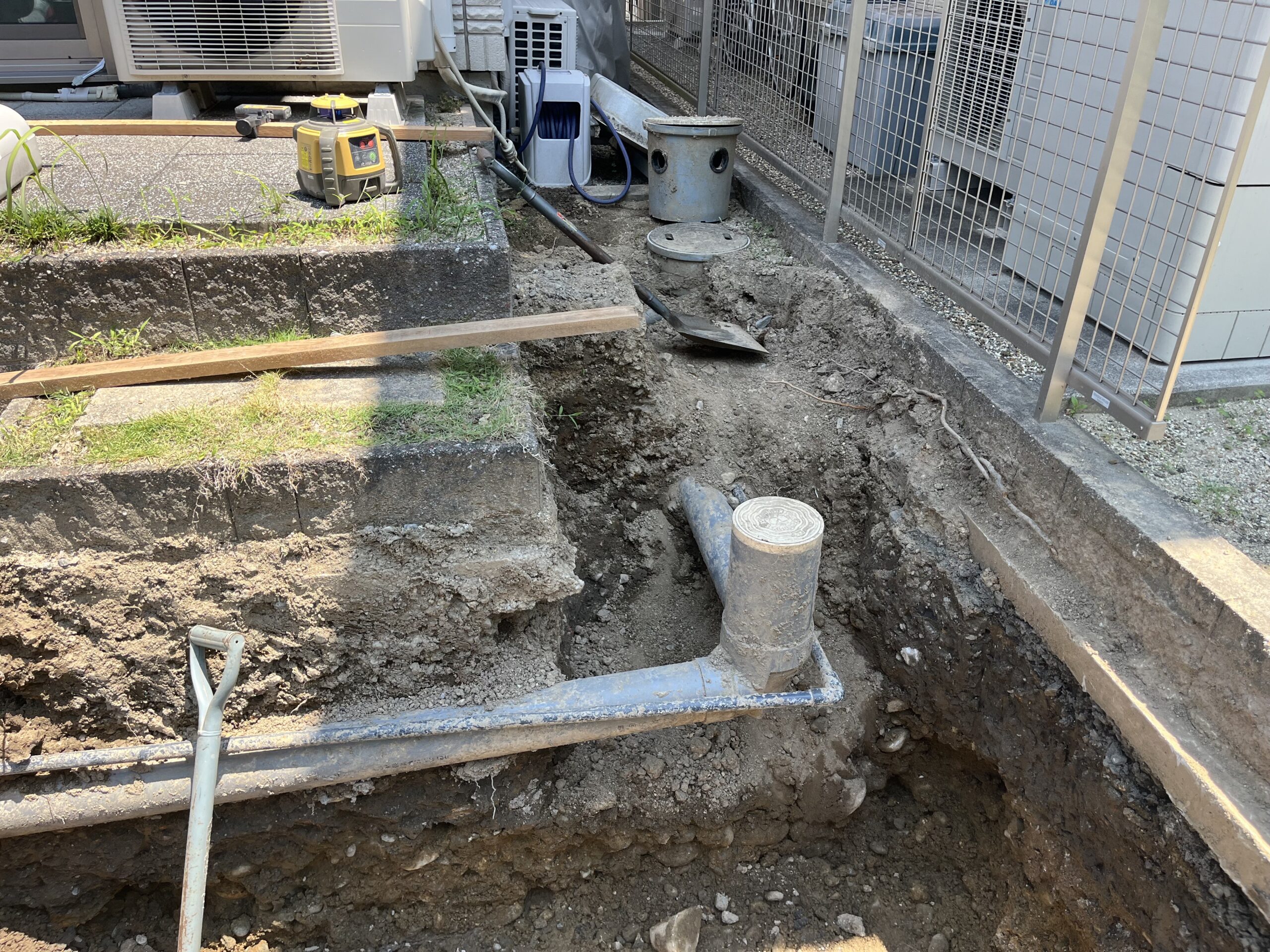 給排水配管の掘削作業