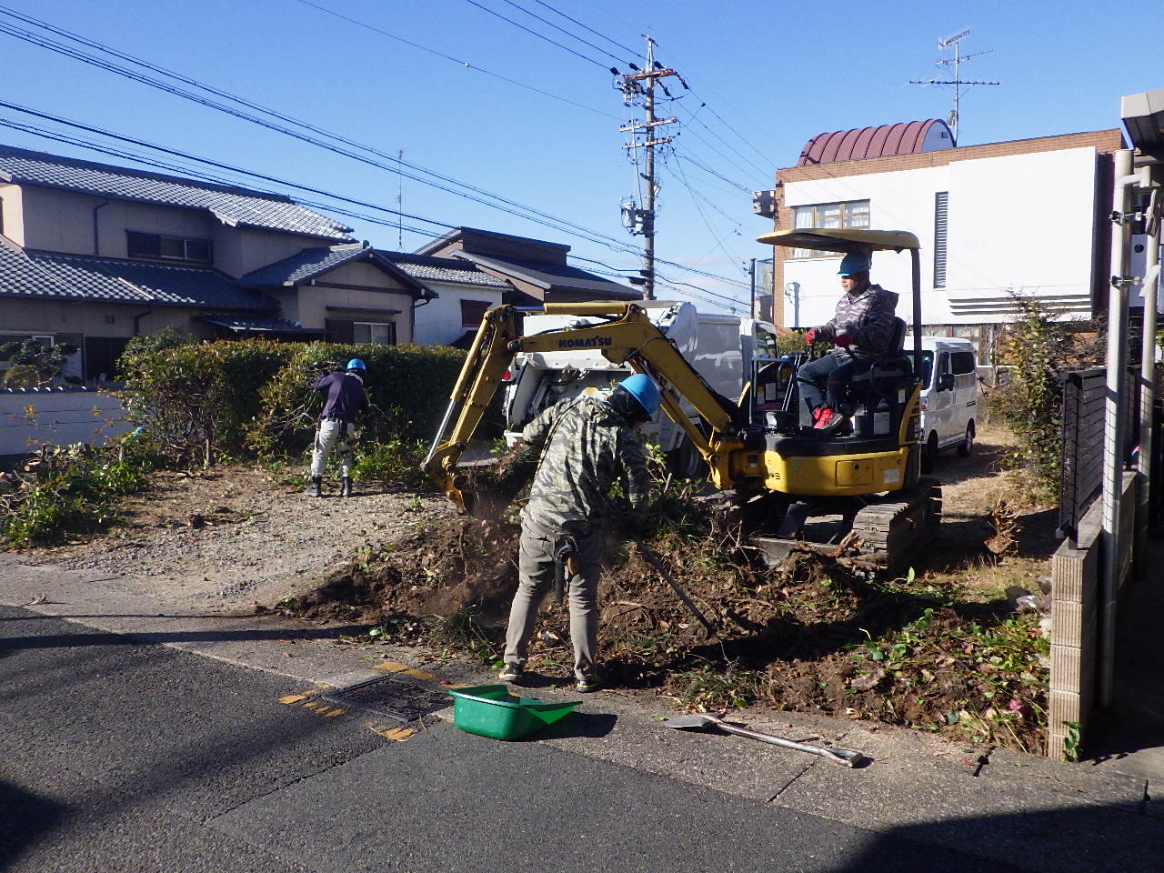 重機による根株撤去作業