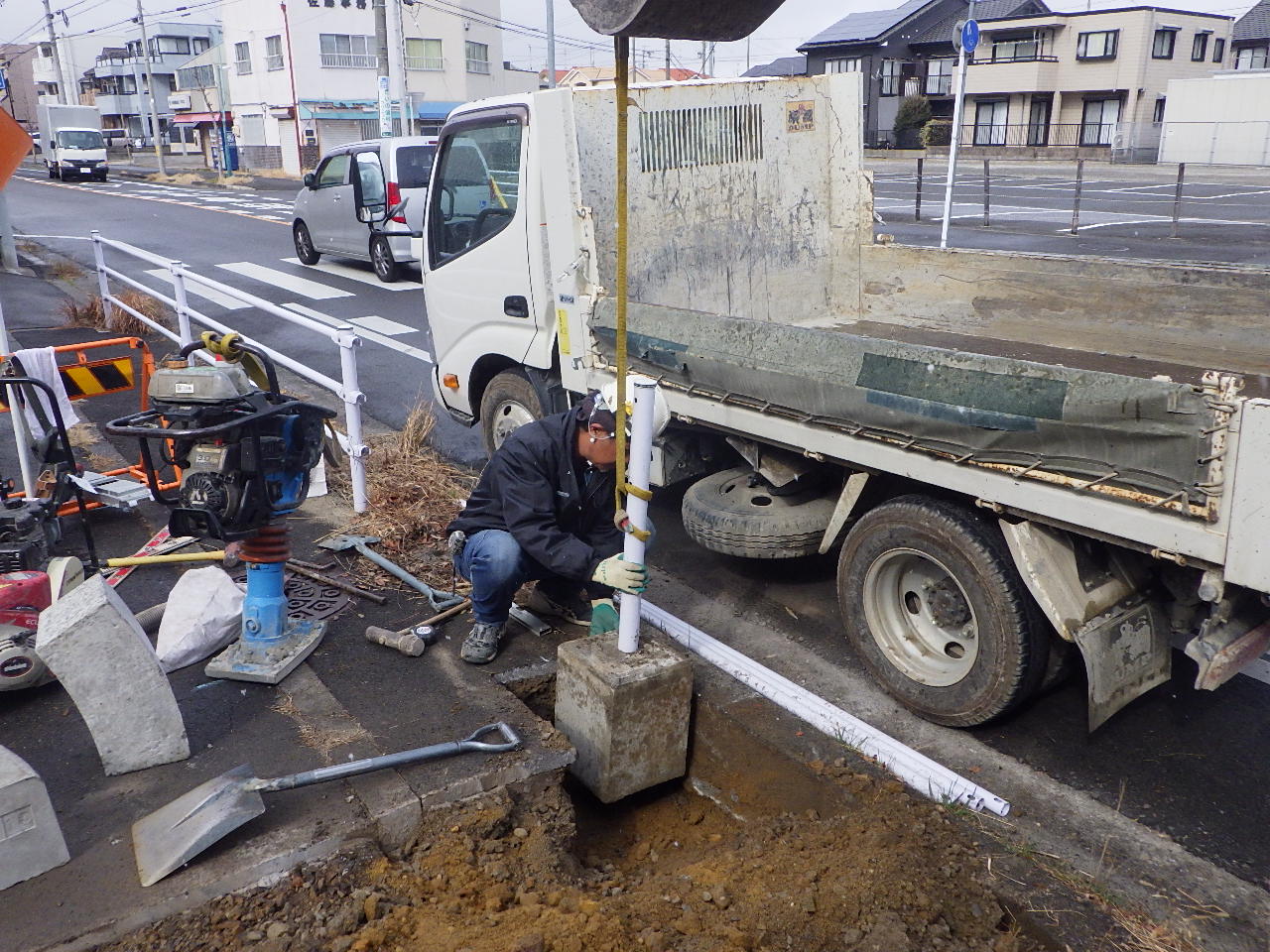 ガードパイプの再固定作業