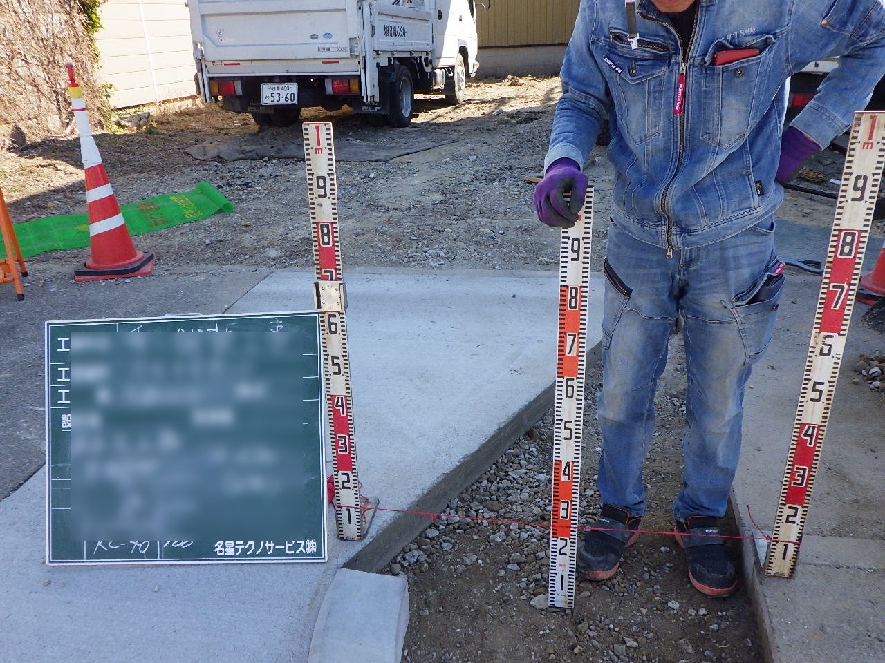 路床仕上がり高の測定作業
