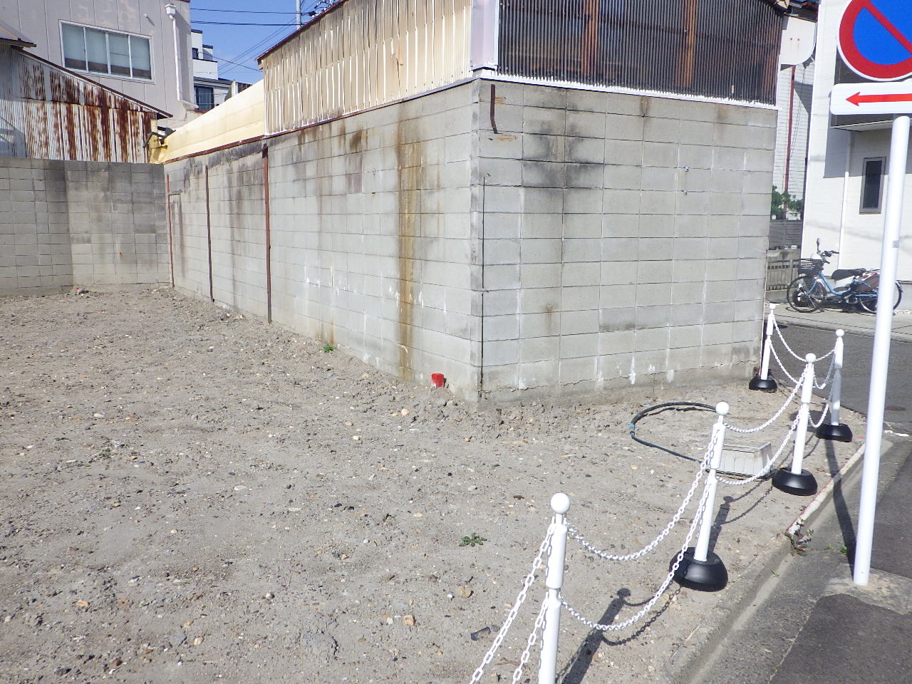 施工前の土地の右手側の様子